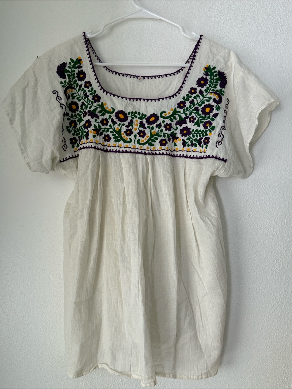 White flowers embroidery mexican blouse size Medium minor stains